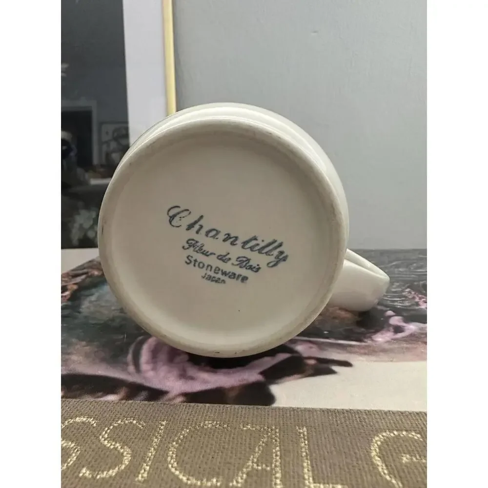 N/A vintage chantilly